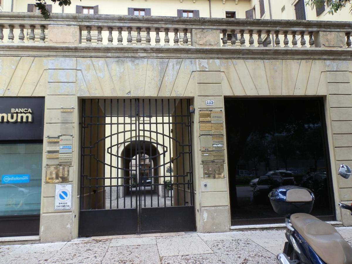 Attico Di Charme Bed & Breakfast Verona Exterior photo