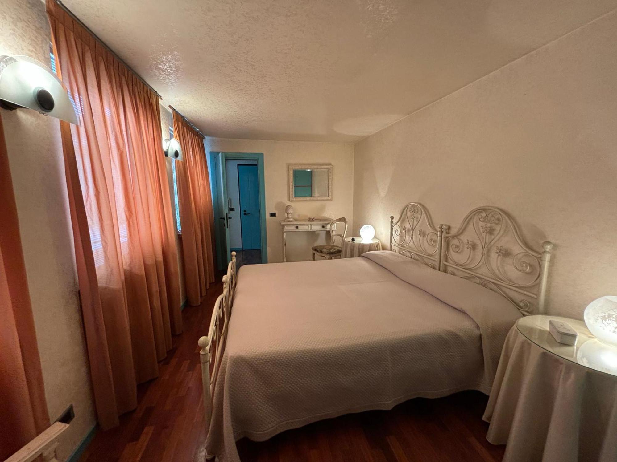 Attico Di Charme Bed & Breakfast Verona Exterior photo