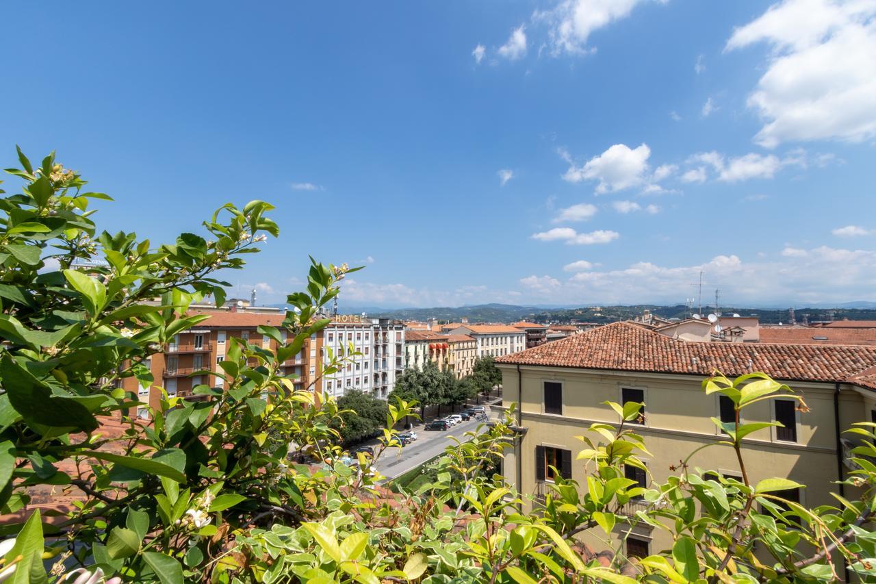 Attico Di Charme Bed & Breakfast Verona Exterior photo